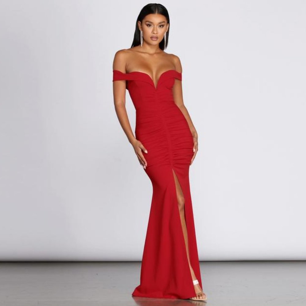 RED FORMAL WINDSOR GOWN M